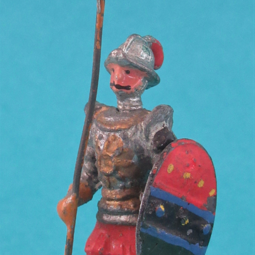 Pose 5 - Casque morion, lance portée et bouclier.