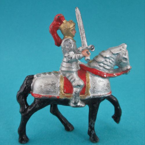 Nr 6110  Cavalier en armure avec épée, cheval au pas (hallebarde possible).