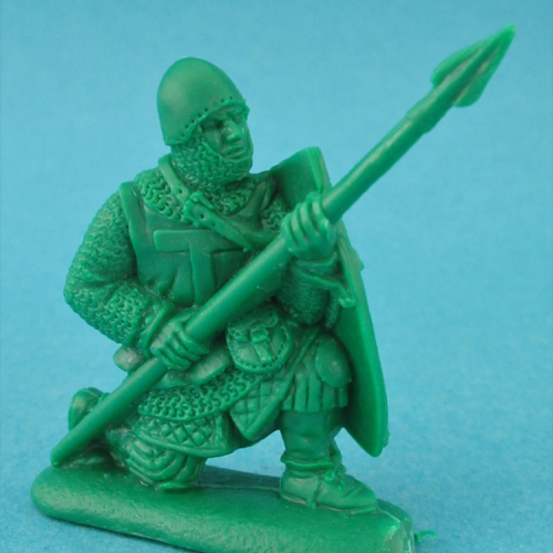 06. Sergent teutonique à genoux avec lance et bouclier.