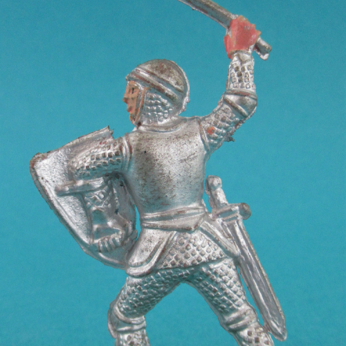 03. Chevalier avec fléau d'armes et bouclier.