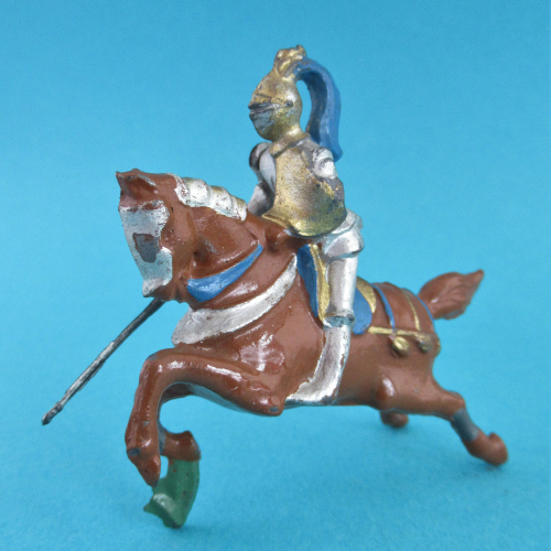 Nr 6112 Cavalier en armure avec lance de joute, cheval au galop.