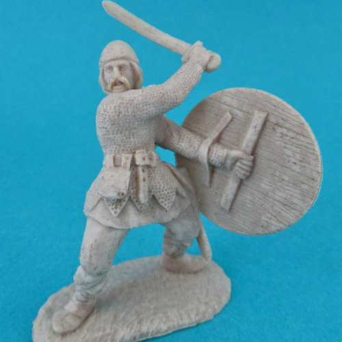 WAL009 - Set 2 -07. Viking se défendant avec épée levée et bouclier abaissé.