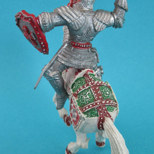 GCM09. Cavalier avec épée et bouclier, casque Dragon.