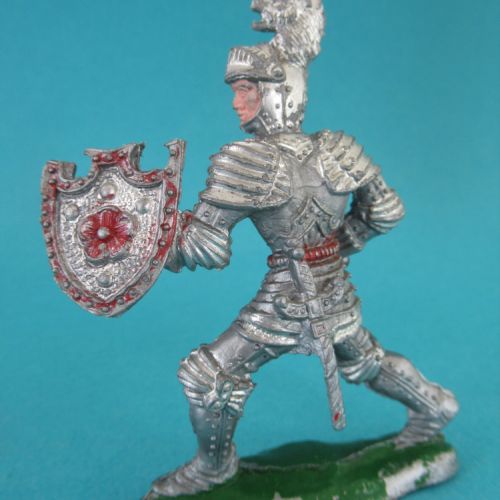 GCM01. Chevalier avec épée et bouclier, casque Lion.