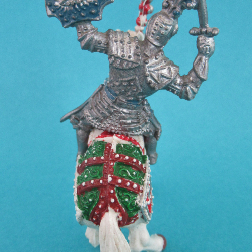 CM08. Cavalier avec épée et bouclier, casque Fleurs.