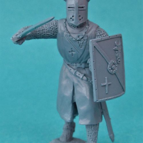 02. Chevalier avec épée, bouclier rectangulaire et casque à cornes.
