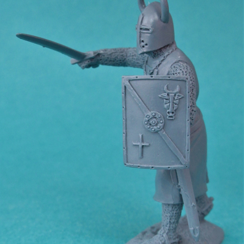 02. Chevalier avec épée, bouclier rectangulaire et casque à cornes.