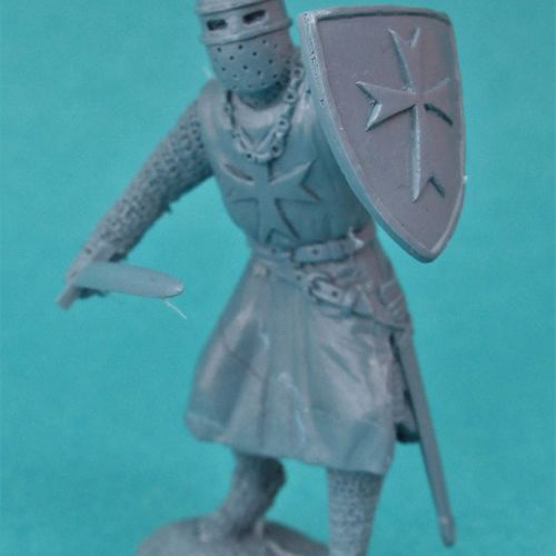 04. Chevalier avec épée , bouclier et casque surmonté d'une main.