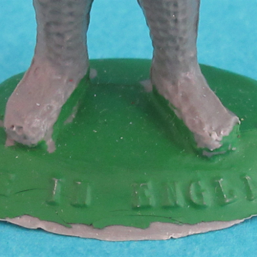 Inscription ENGLAND sur le socle.