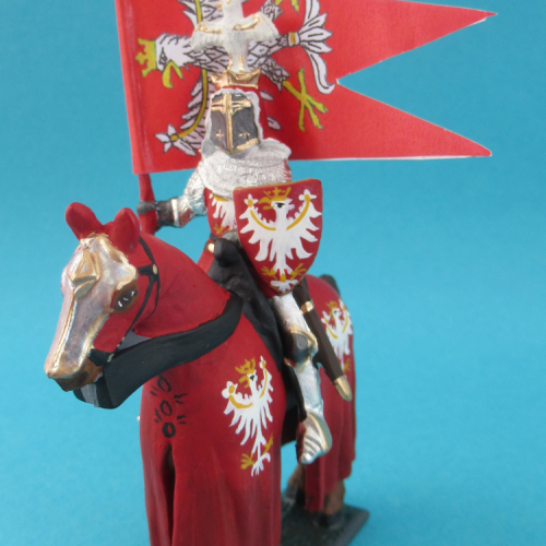 Cavalier sur cheval carapaçonné avec étendard, écu et casque cimier aigle - HS152p.