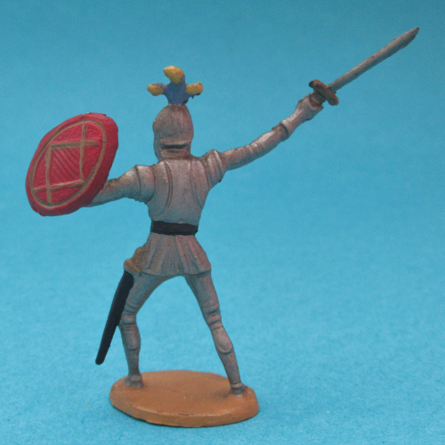 350 Chevalier avec épée, bouclier ovale et casque à 3 plumets.