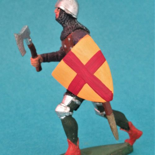 MED S-106  Homme d'armes avançant avec hache et bouclier aux armes de Richard de Burgh (alglais bataille de Bannockburn 1314).