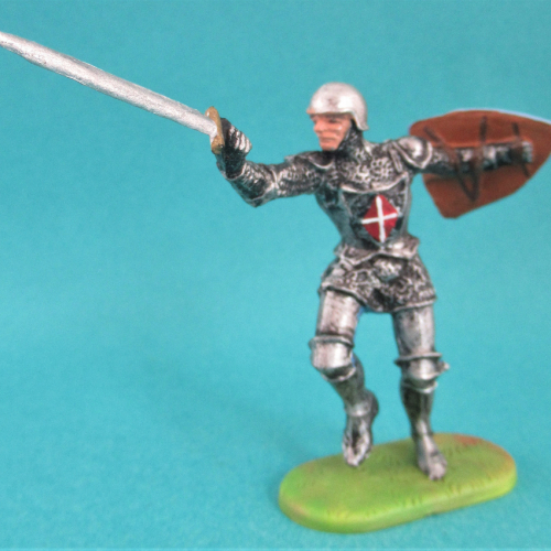 52007  Chevalier en armure frappant avec épée et bouclier.