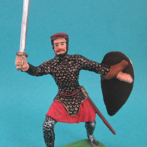51002  Chevalier normand avançant avec épée et bouclier levés.