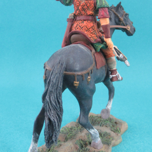 Noble normand à cheval avec faucon et arbalète.