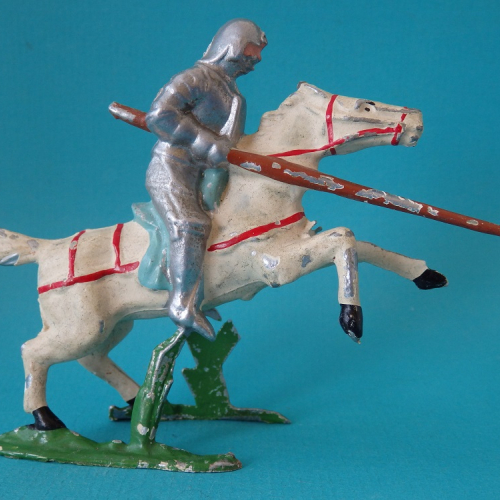 N°436 chevalier d’armes au galop.