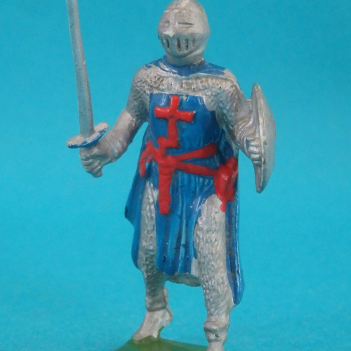 Heimo - Chevalier avec épée levée et bouclier rond.