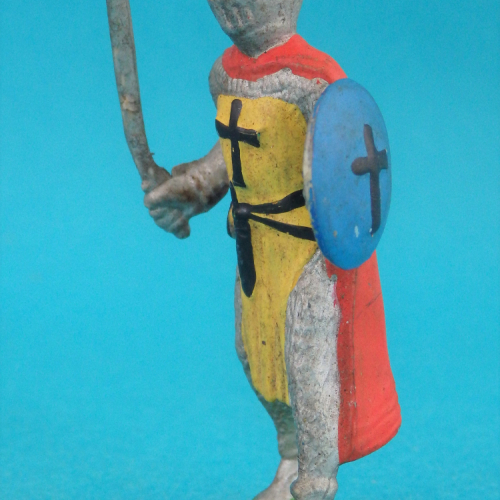 Heimo - Chevalier avec épée levée et bouclier rond.