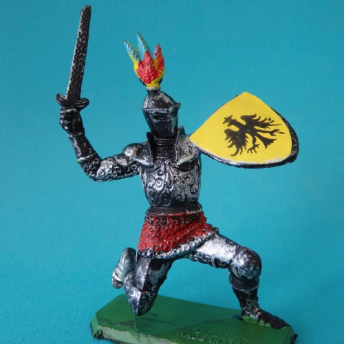 4. Chevalier à genoux avec épée et bouclier autocollant aigle.