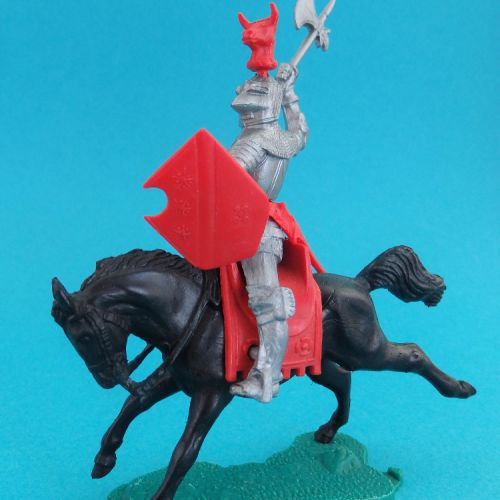 8. Chevalier avec hache à cheval.