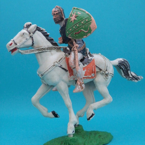 COMGT07 Chevalier jouteur avec lance, casque à plumet (manque le plumet).