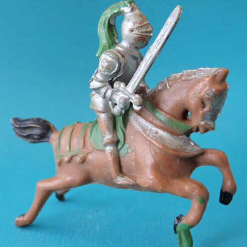 Chevalier avec épée, cheval au galop, non repris au catalogue.