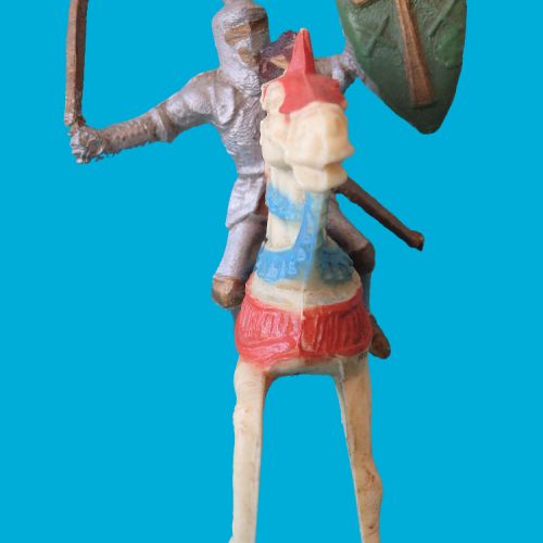 CYR18 Cavalier avec heaume, épée levée et bouclier Croix.