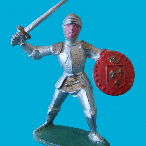 CYR03 Chevalier avec épée et bouclier rond.