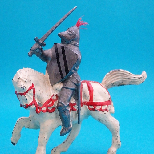 10. Cavalier en armure avec épée et bouclier.