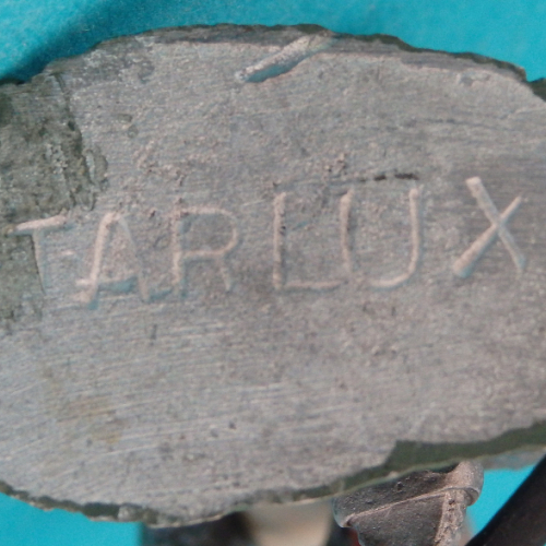 Starlux gravé sous le socle.