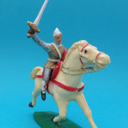 7. Cavalier épée levée et bouclier rond.