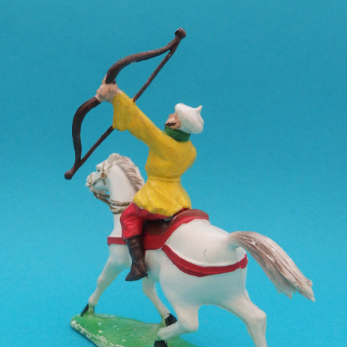 10. Archer sarrasin avec arc à cheval.