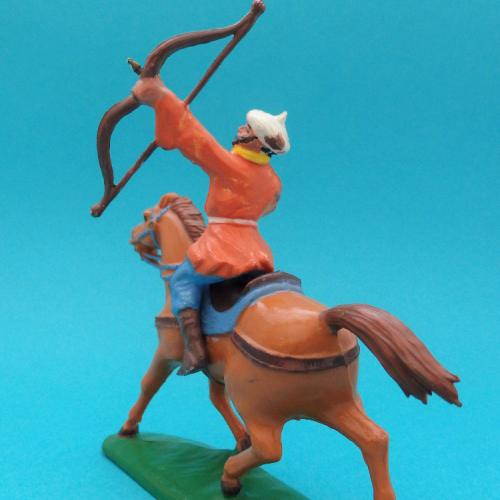 9. Archer sarrasin avec arc et flèche à cheval.