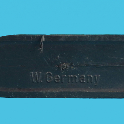 Inscription "W. Germany" sous le socle des piétons comme des chevaux.