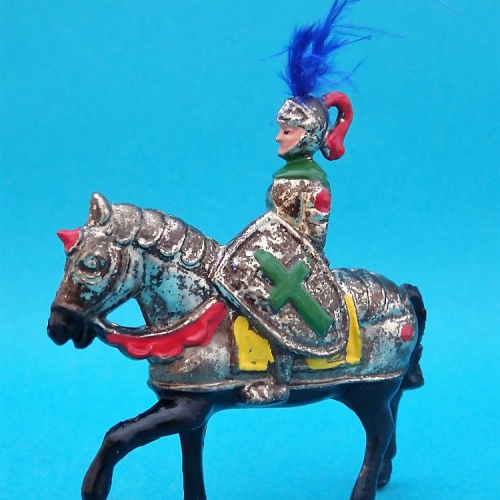 4. Chevalier en armure à cheval.