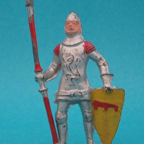 Chevalier de faction avec lance et écu.