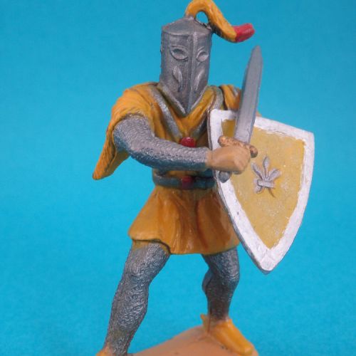 003  Chevalier avec heaume et bouclier fleur de lys, bras levé avec épée fixe.