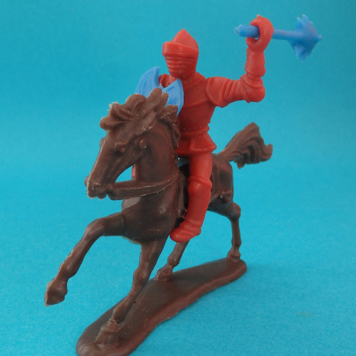 MAN18 Cavalier avec deux armes séparables, casque sans plumet, visière fermée.