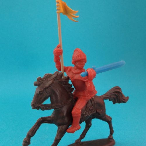 MAN15 Cavalier avec deux armes séparables, la tête tournée vers la droite (lance Elastolin).