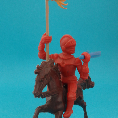 MAN15 Cavalier avec deux armes séparables, la tête tournée vers la droite.