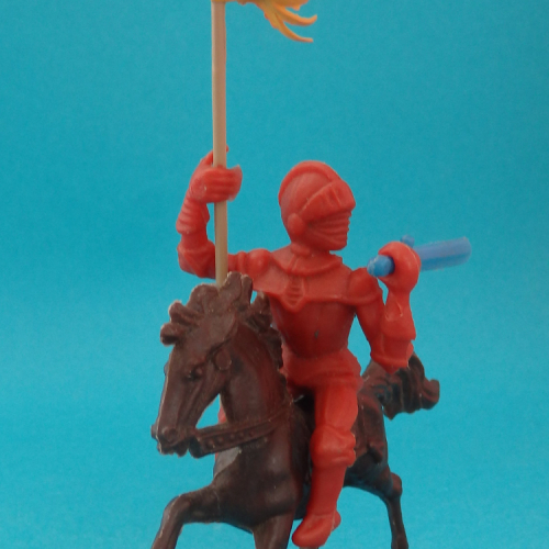 MAN15 Cavalier avec deux armes séparables, la tête tournée vers la droite.