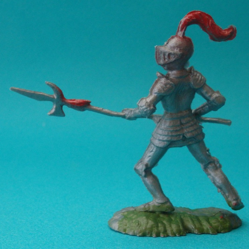 4. Casque avec un plumet.