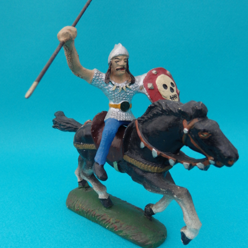 1/31 Guerrier à cheval avec lance et bouclier tête de mort.