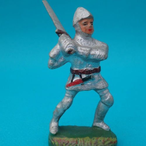 2/5 Homme avec épée en armure.