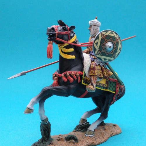 MK043 Sarrasin à cheval avec lance baissée.