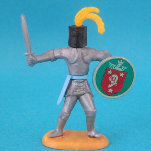 CYS01 Chevalier avec épée et bouclier bras tendus.