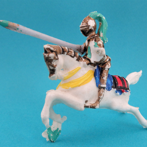 Nr 6112 Cavalier en armure avec lance de joute, cheval au galop.