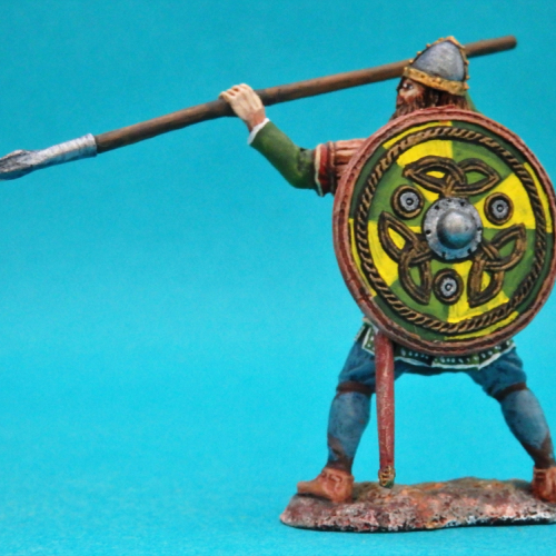 Viking avec lance et bouclier.