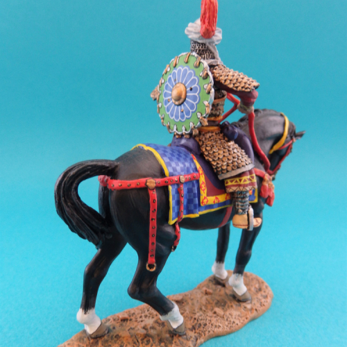 MK027 Saladin à cheval.