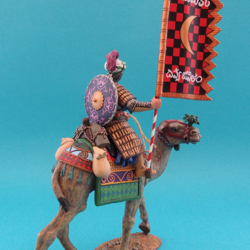 MK081 Sarrasin porte-étendard sur chameau.